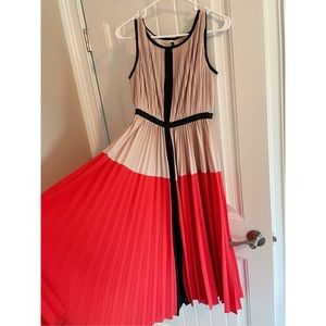 Feminine pleated midi dress